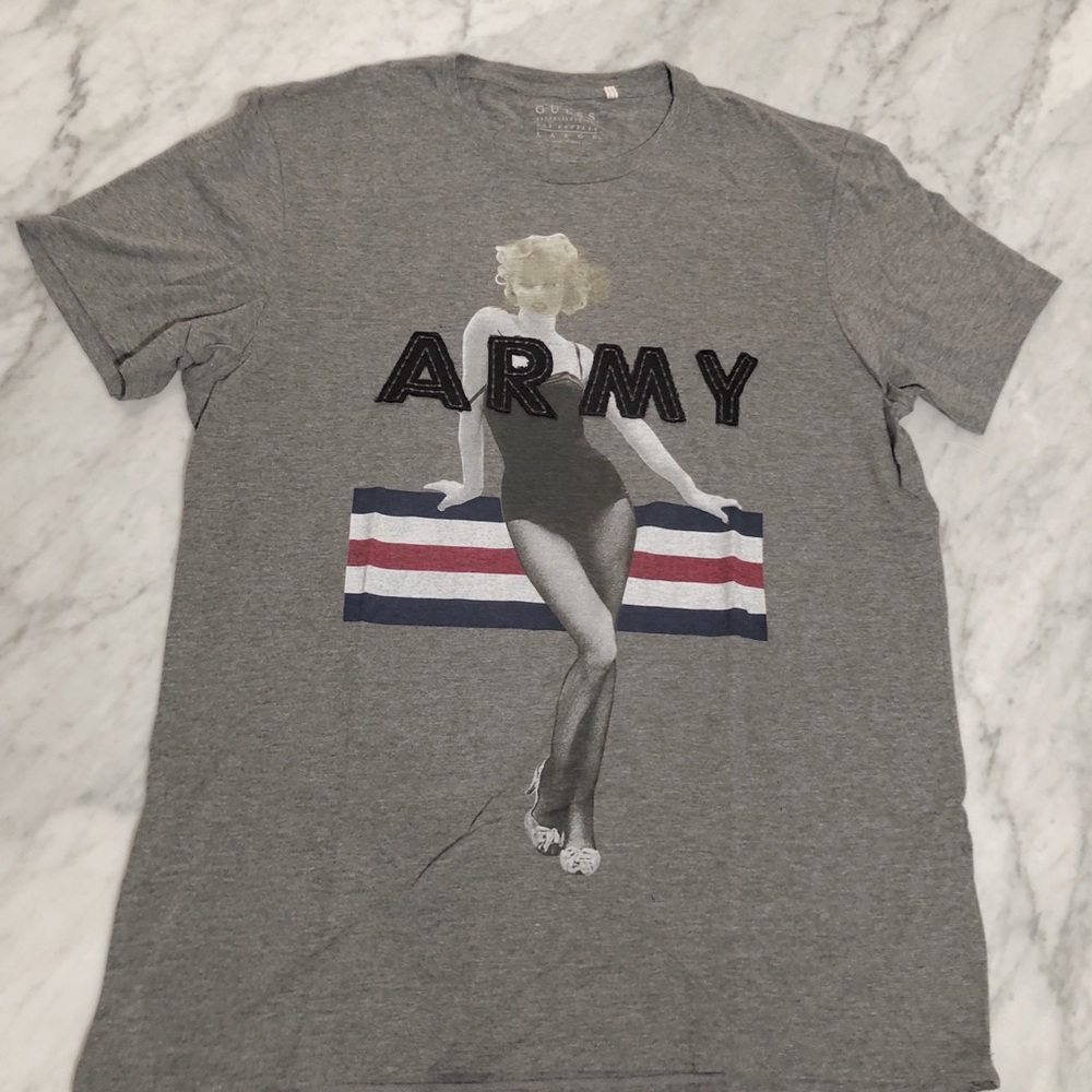 Guess graphic tee